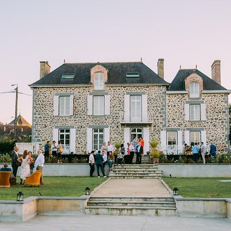 Bed and Breakfast Domaine Les Jardins Darsene Tinténiac Exterior foto