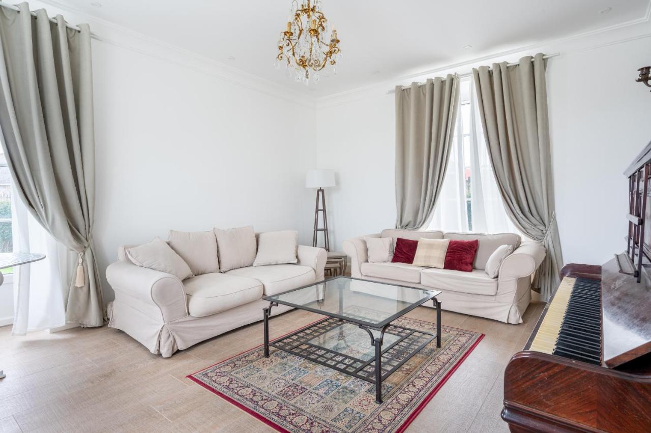 Bed and Breakfast Domaine Les Jardins Darsene Tinténiac Exterior foto