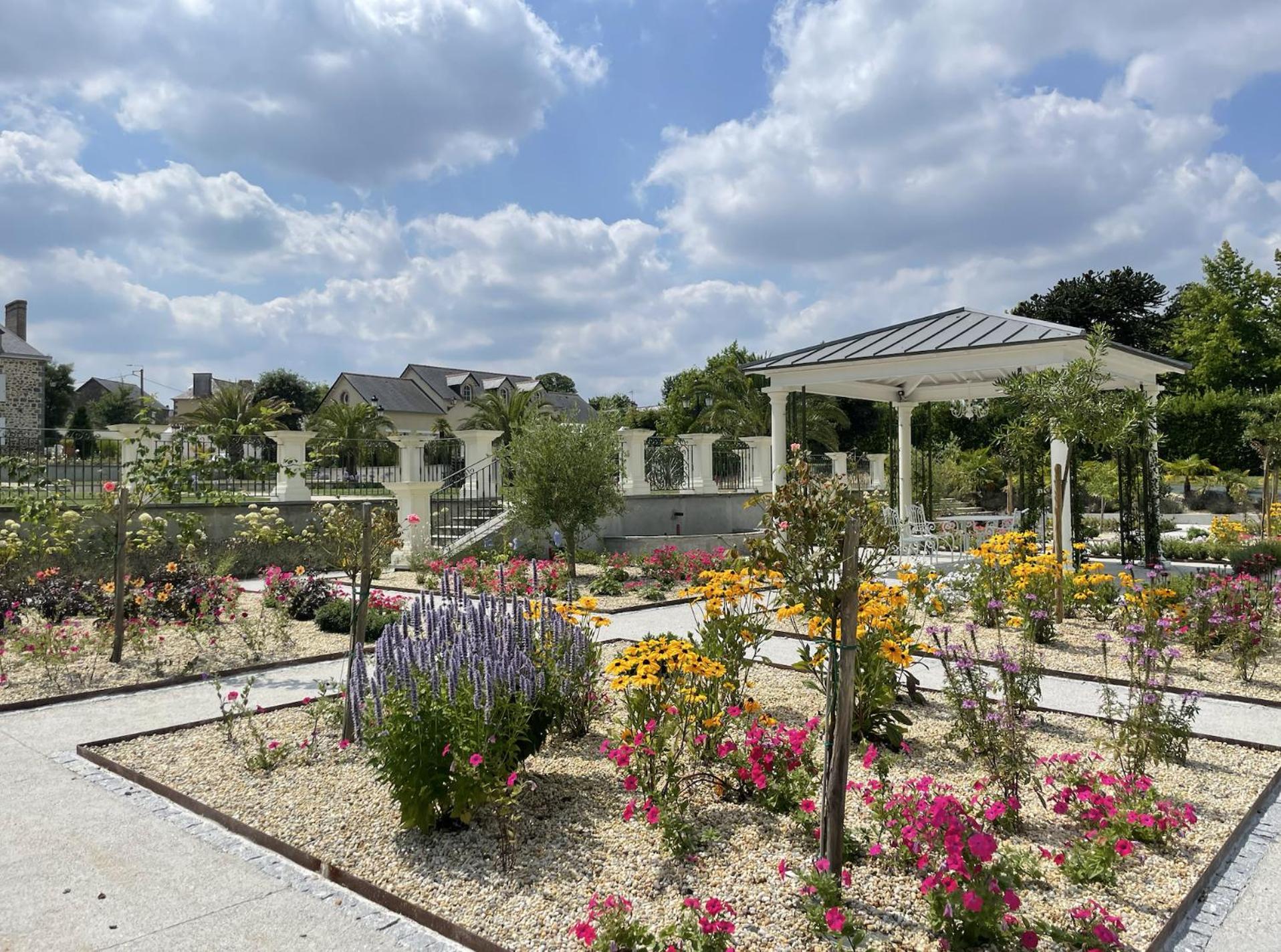 Bed and Breakfast Domaine Les Jardins Darsene Tinténiac Exterior foto